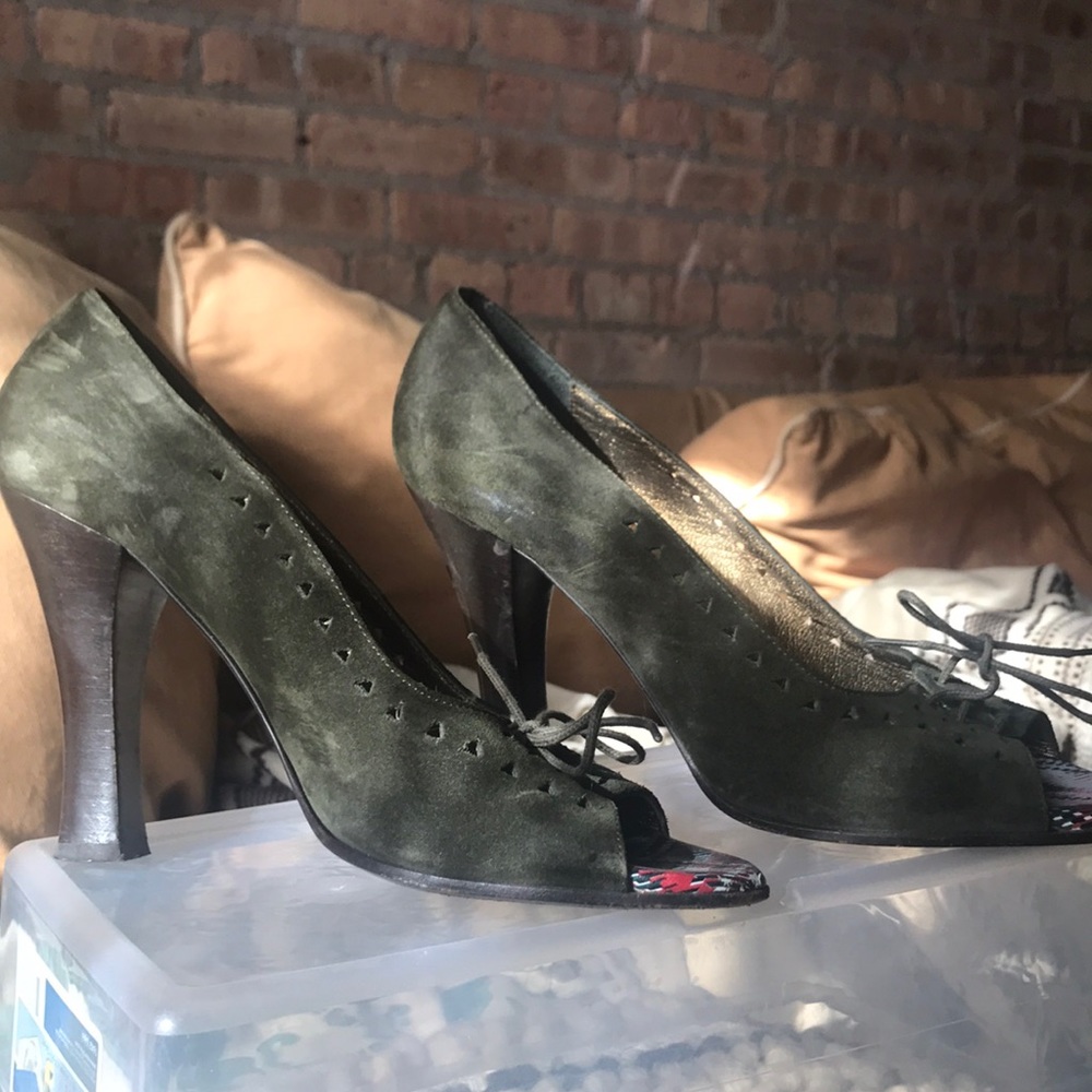 Dolce & Gabbana D&G size 9 Army Green suede shoe